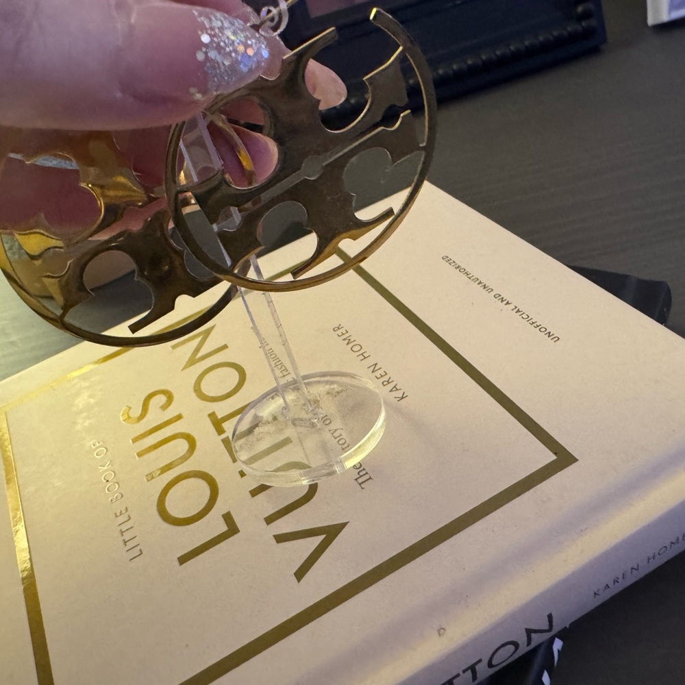 Tory Burch hoop earrings, gold plated, small imperfection as shown in photo. - Picture 6 of 10